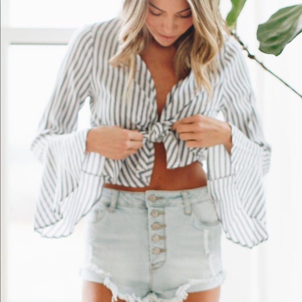 Cropped Knot Tee